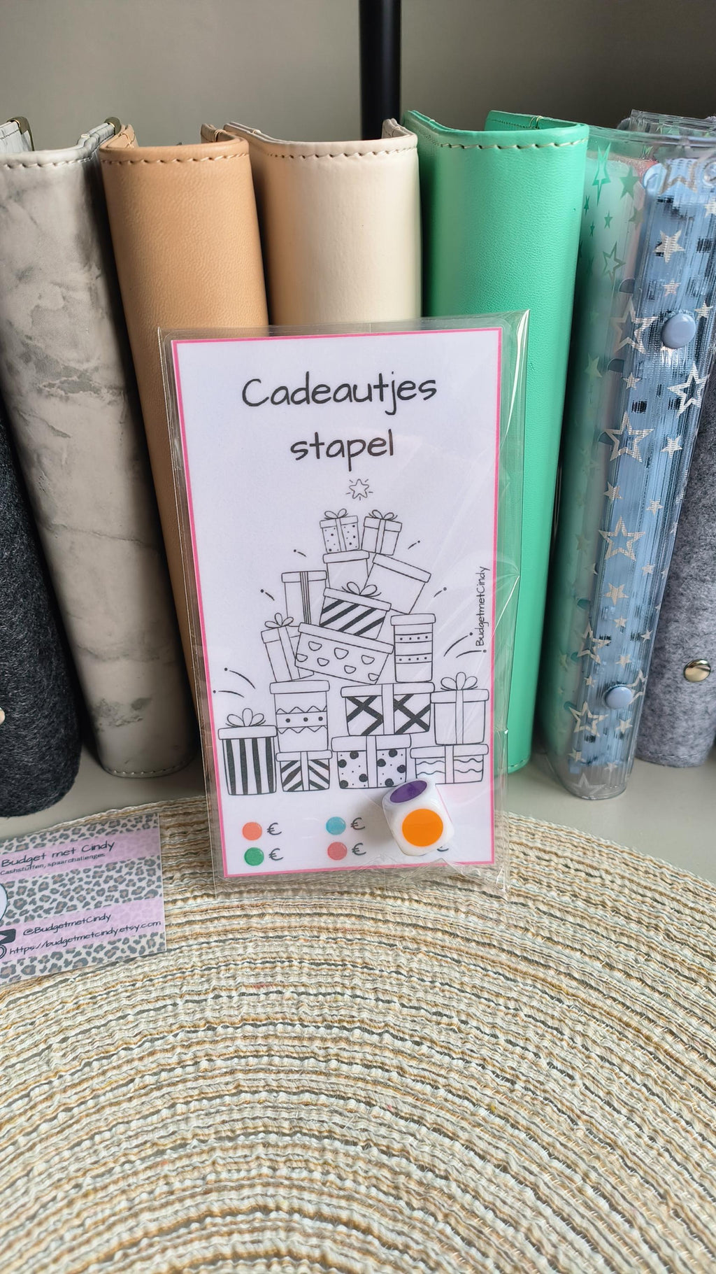 Setje spaarchallenge met kleuren dobbelsteen a6