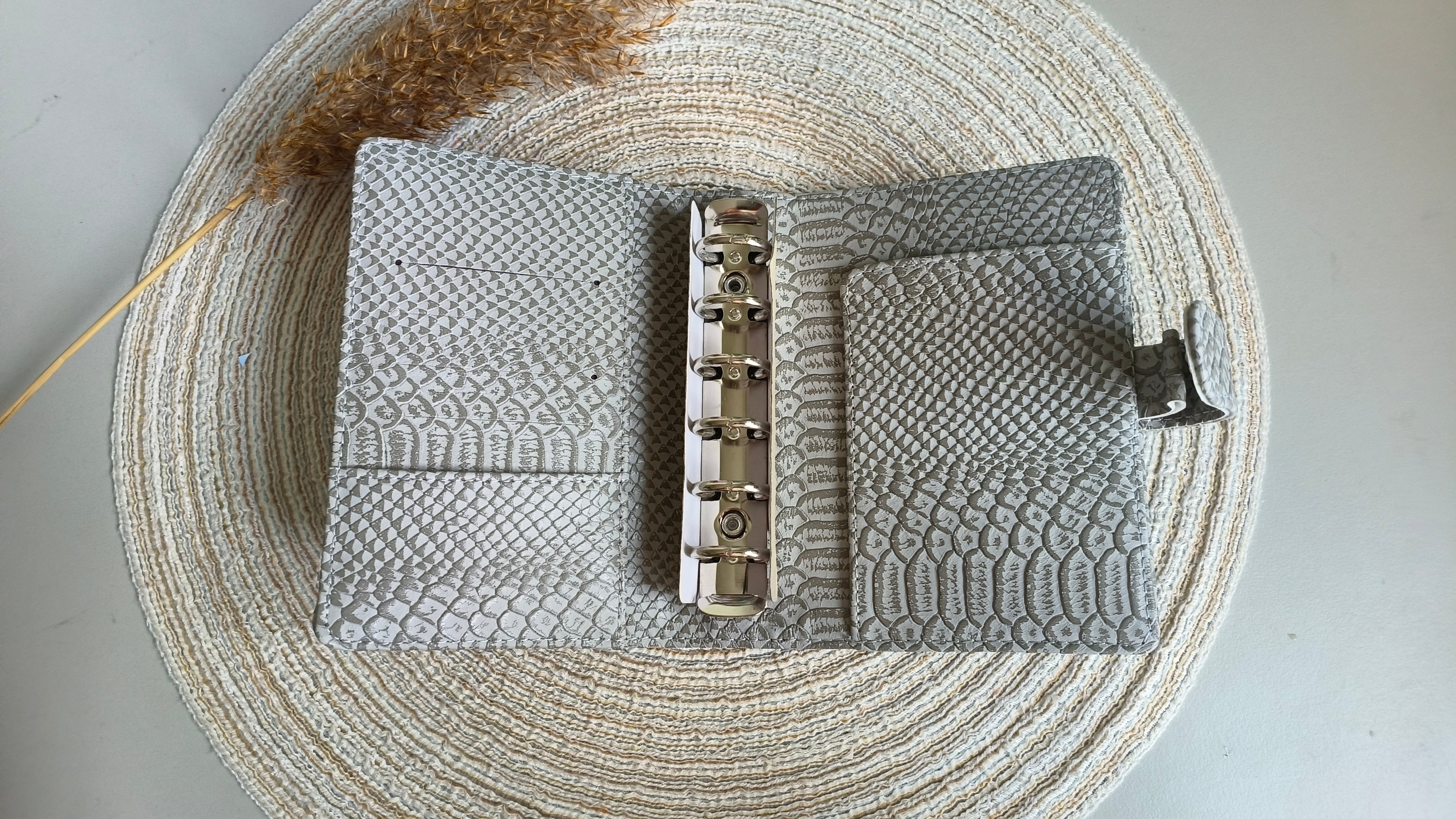 A7 binder croco