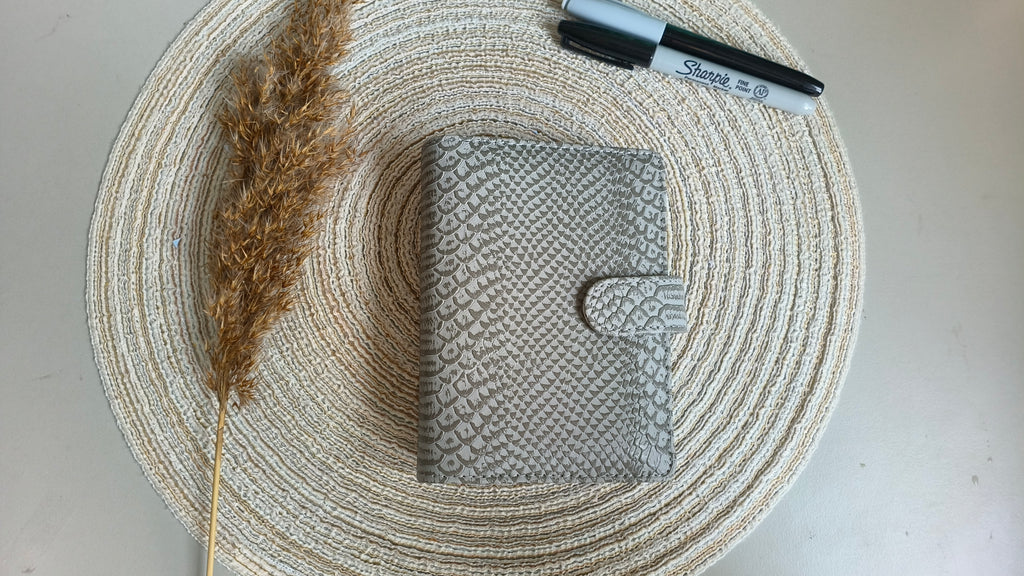 A7 binder croco