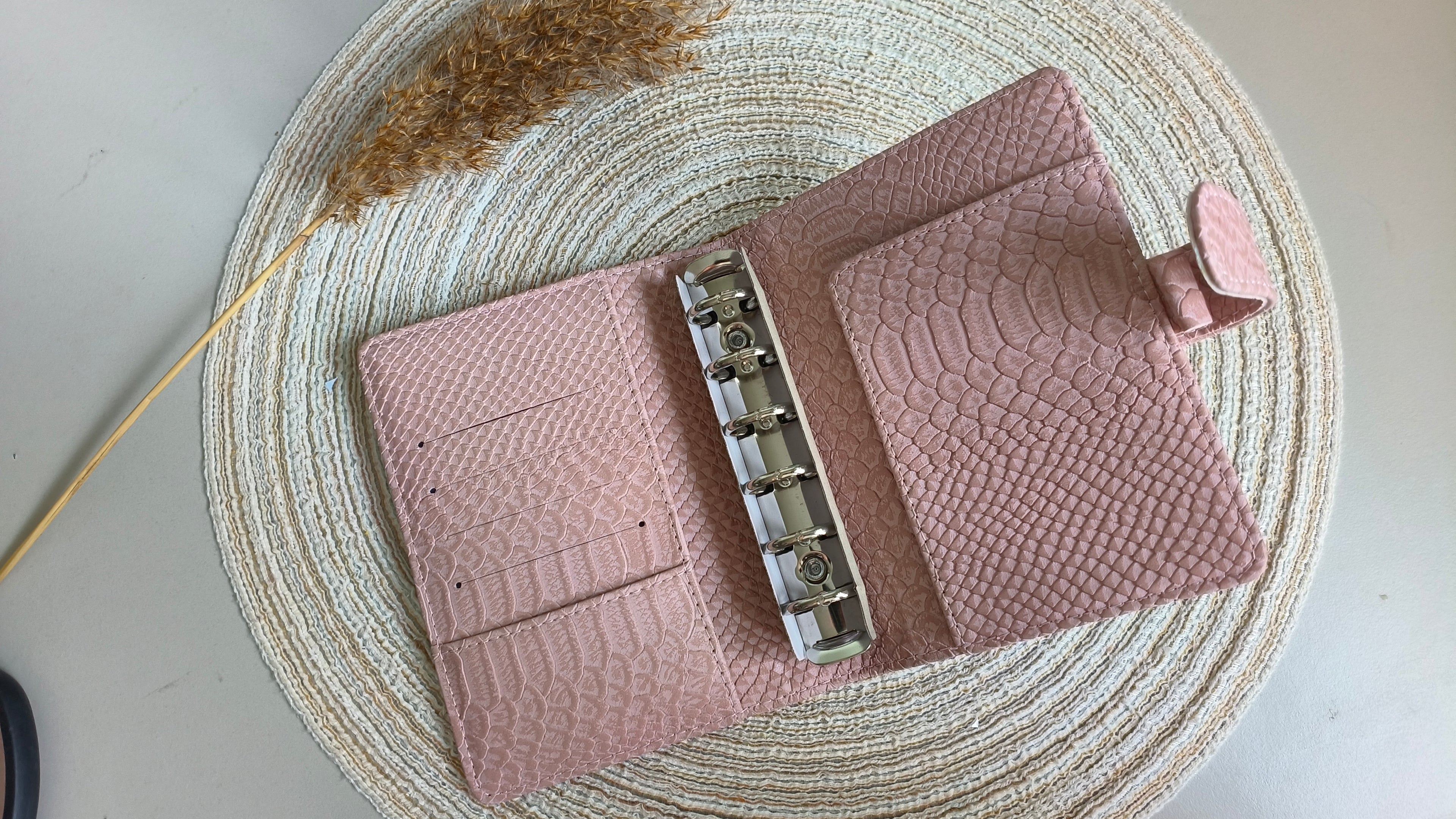 A7 binder croco