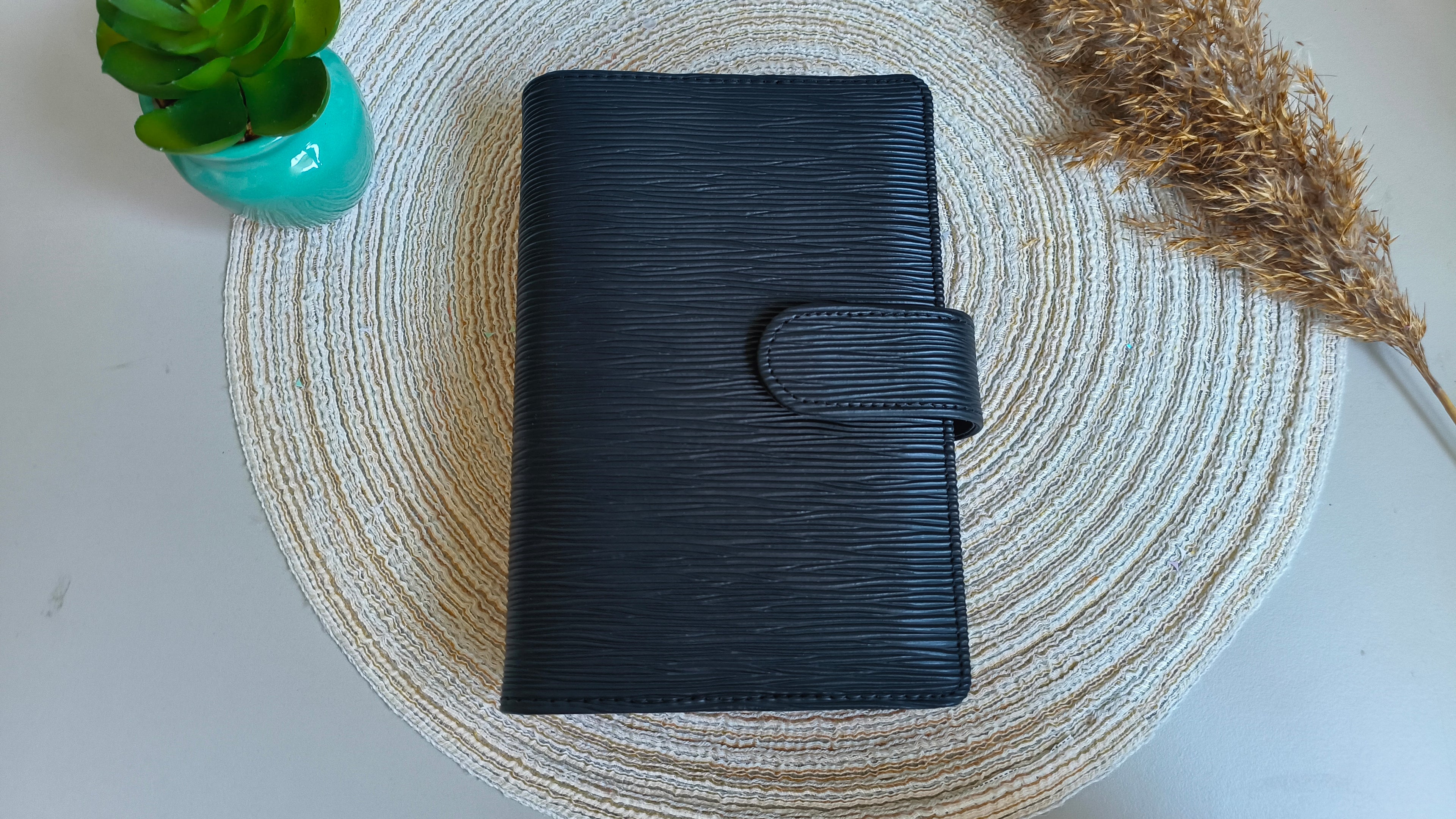 A6 binder luxe black