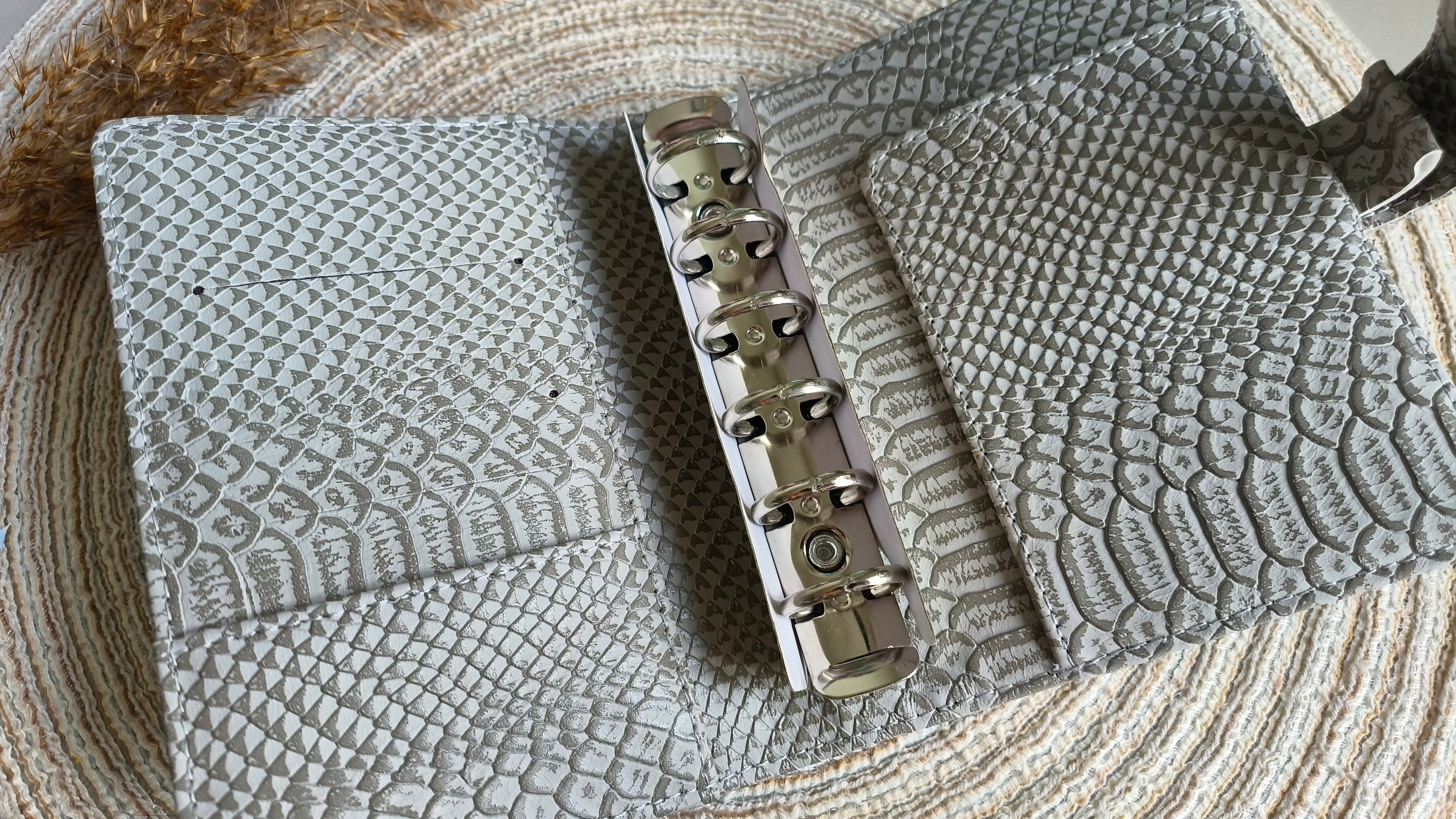 A7 binder croco
